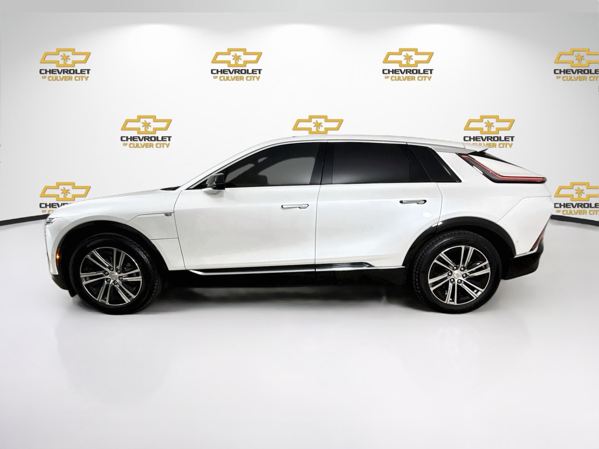 Used 2025 Cadillac Lyriq Luxury RWD image 5