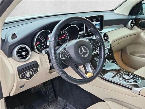 Used 2019 Mercedes-Benz GLC 300 image 10