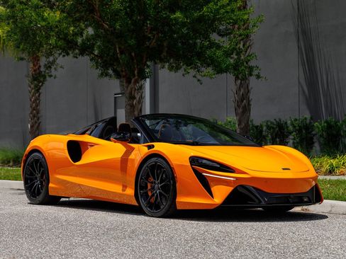 Used 2025 McLaren Artura Spider RWD image 7