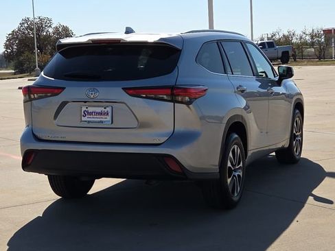 Used 2023 Toyota Highlander XLE FWD image 8