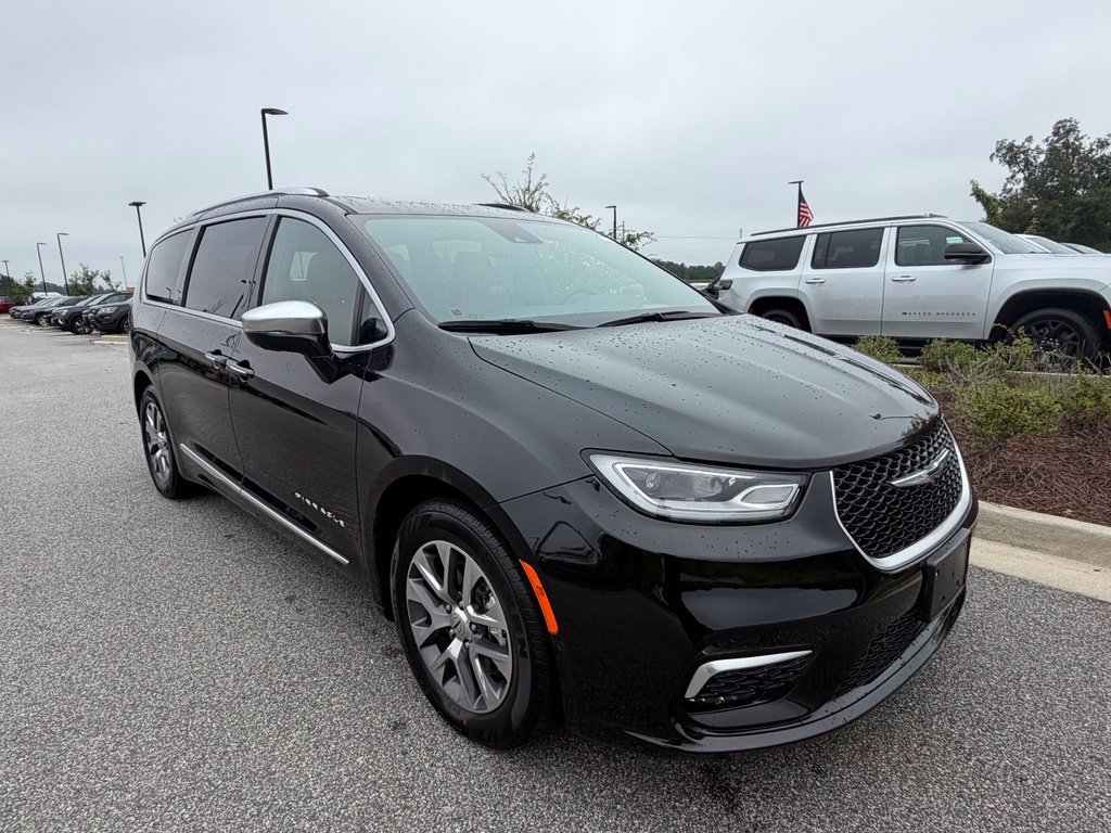 Used 2024 Chrysler Pacifica Pinnacle FWD image 18