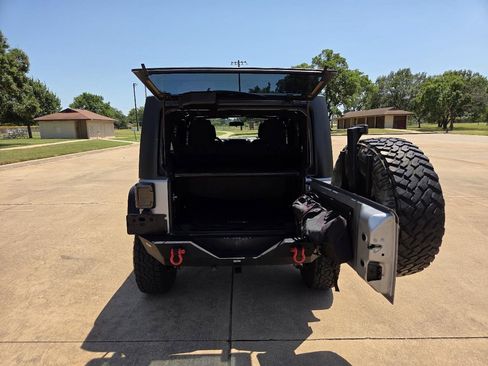 Used 2015 Jeep Wrangler Unlimited Sport w/ Connectivity Group AWD/4WD image 30