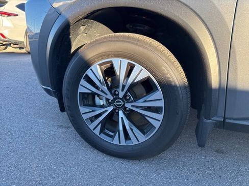 Used 2023 Nissan Rogue SV image 9