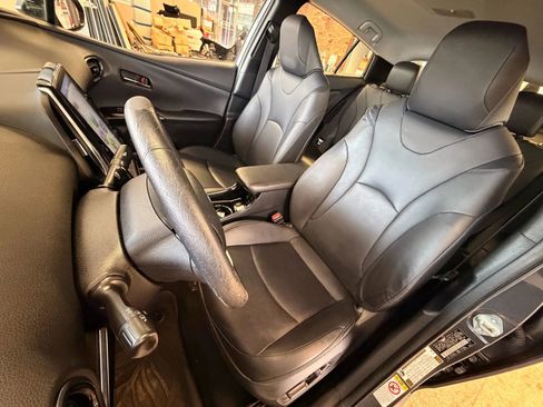 Used 2017 Toyota Prius Prime Premium image 12