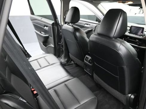 Used 2024 Nissan Rogue SV w/ SV Premium Package FWD image 20