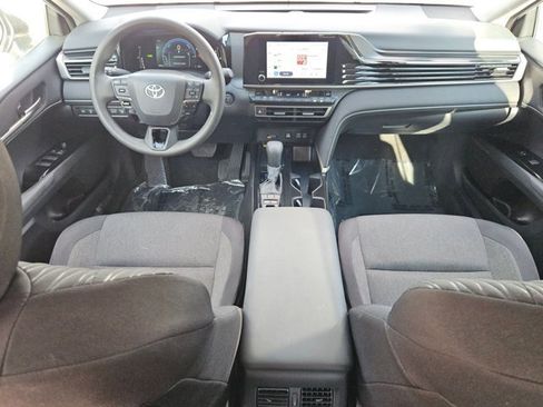 Used 2025 Toyota Camry LE image 25