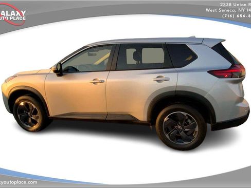 Used 2024 Nissan Rogue SV AWD/4WD image 8