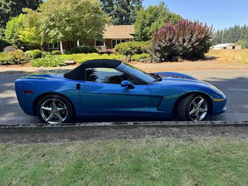 Used 2011 Chevrolet Corvette Convertible w/ Preferred Equipment Group RWD image 37