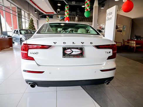 Used 2019 Volvo S60 T6 Momentum w/ Premium Package image 6