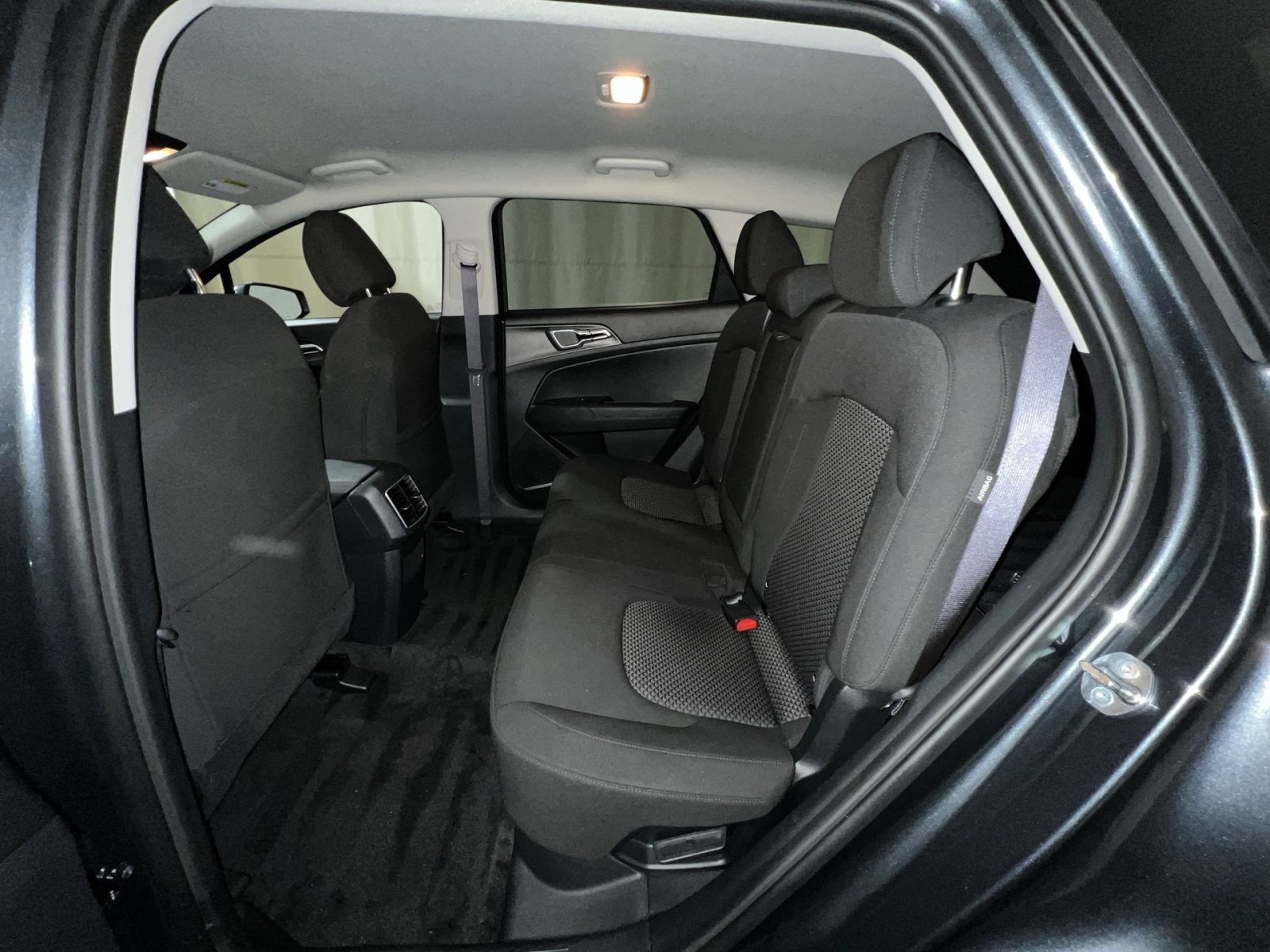 Used 2025 Kia Sportage LX AWD/4WD image 29
