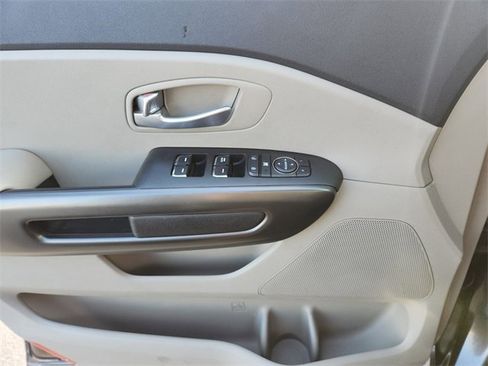 Used 2021 Kia Sedona LX image 27