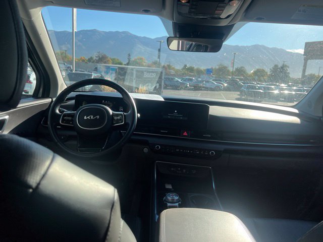 Used 2026 Kia Carnival EX FWD image 18