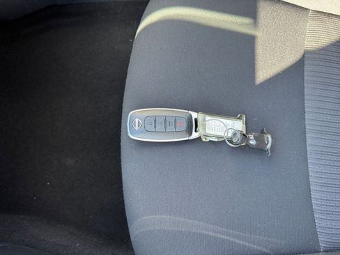 Used 2025 Nissan Sentra SV image 20