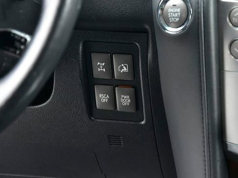 Used 2011 Lexus LX 570 4WD image 36