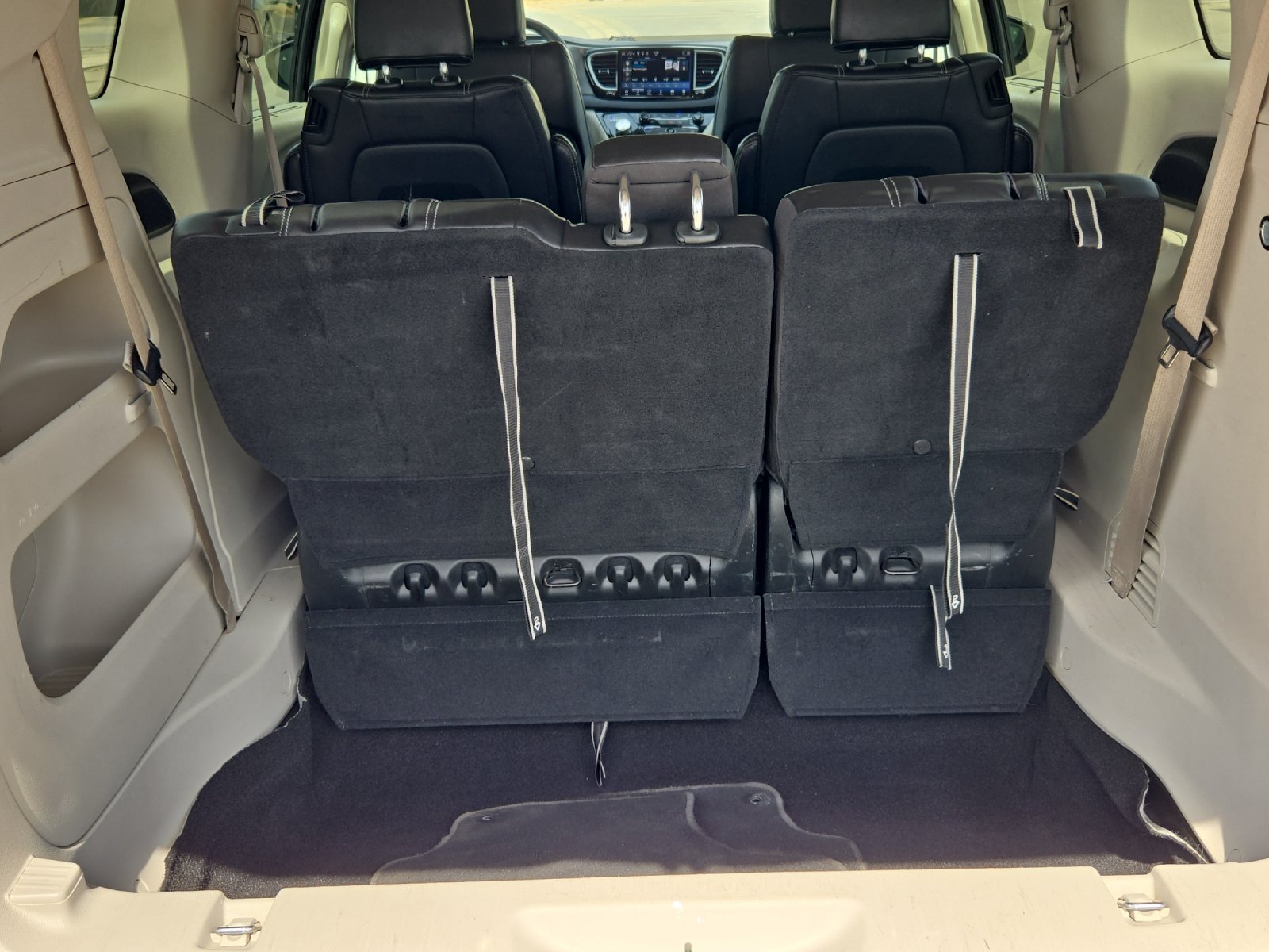 Used 2023 Chrysler Pacifica Touring-L FWD image 15