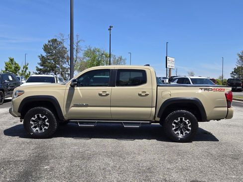 Used 2019 Toyota Tacoma TRD Off-Road w/ Technology Package image 12