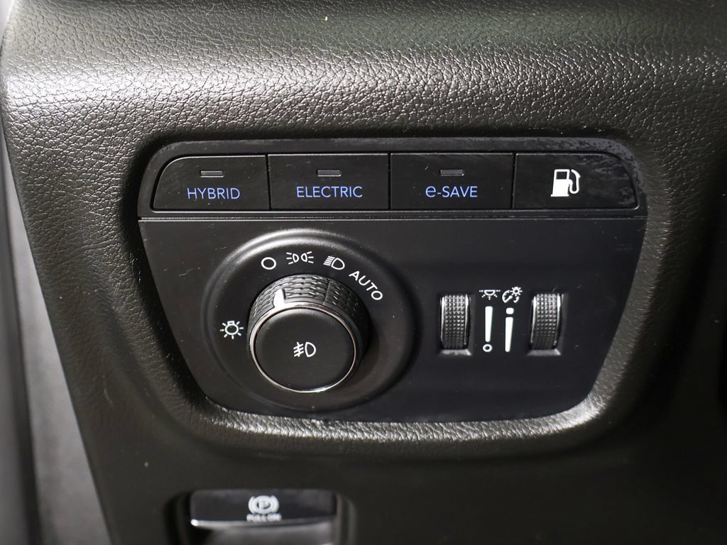 Used 2022 Jeep Grand Cherokee Overland w/ Luxury Tech Group IV AWD/4WD image 47