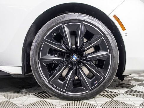 Used 2025 BMW 760i xDrive w/ Executive Package AWD/4WD image 42