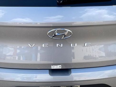 New 2025 Hyundai Venue SEL image 18