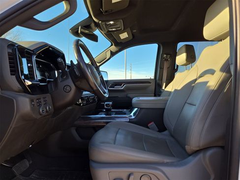 Used 2022 Chevrolet Silverado 1500 LTZ w/ Z71 Off-Road Package image 16