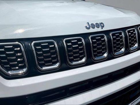 Used 2025 Jeep Compass Limited AWD/4WD image 32