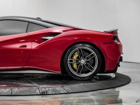 Used 2017 Ferrari 488 GTB RWD image 11