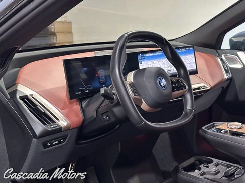 Used 2022 BMW iX xDrive50 w/ Premium Package AWD/4WD image 15