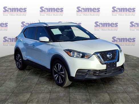 Used 2020 Nissan Kicks SV image 1
