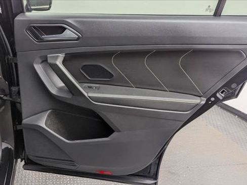 Used 2023 Volkswagen Tiguan SE FWD image 19