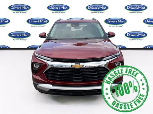 Used 2025 Chevrolet TrailBlazer LT FWD image 2
