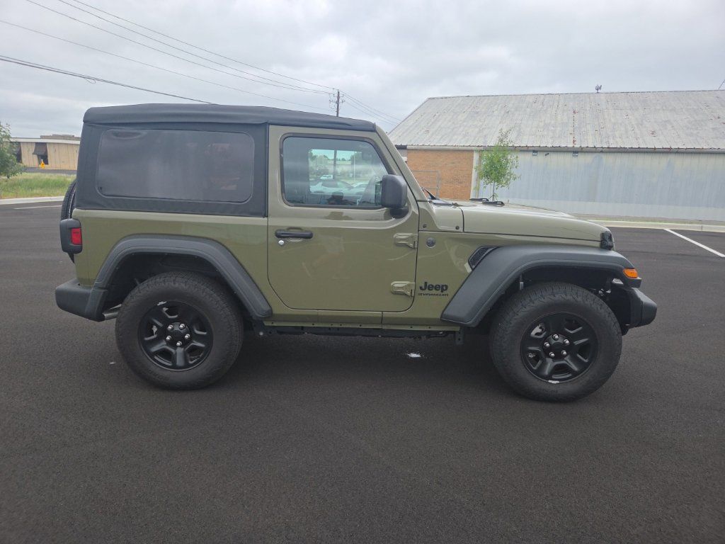 Used 2025 Jeep Wrangler Sport AWD/4WD image 15