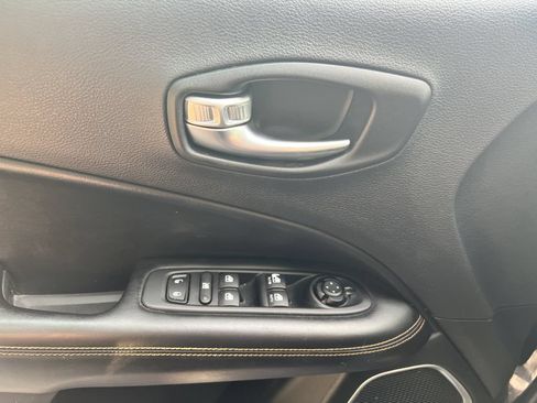 Used 2019 Jeep Compass Limited AWD/4WD image 13