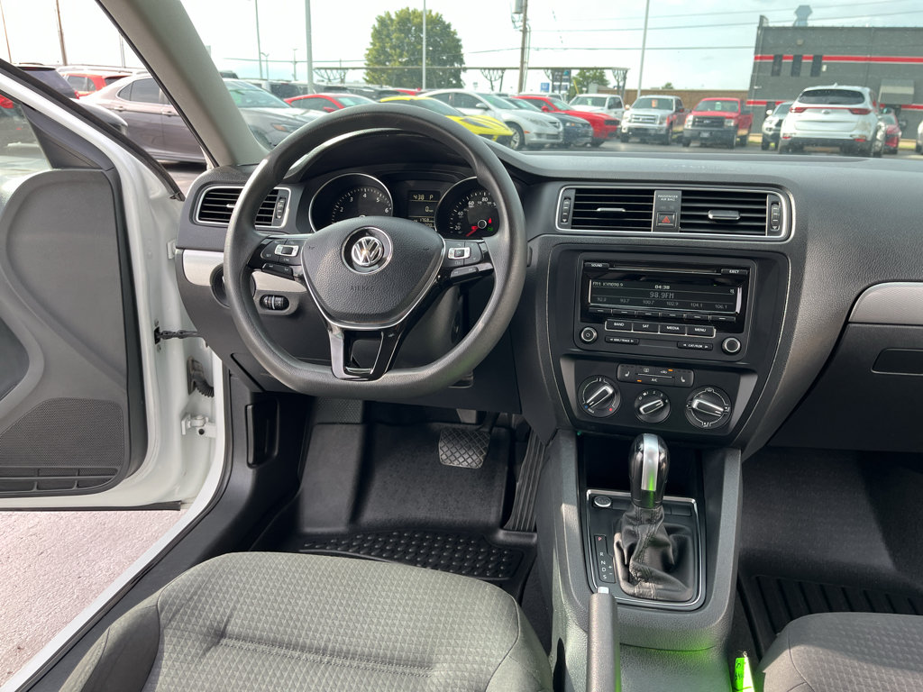 Used 2015 Volkswagen Jetta SE FWD image 39