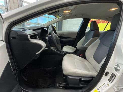 Used 2020 Toyota Corolla LE FWD image 11