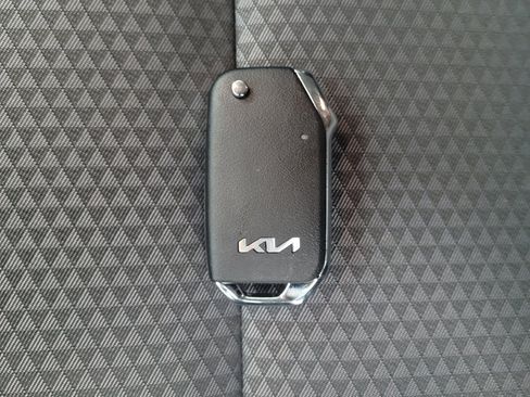 Used 2025 Kia Soul LX image 32