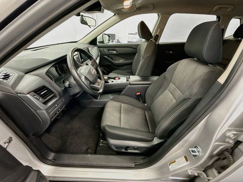 Used 2025 Nissan Rogue SV FWD image 13