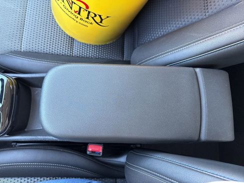 Used 2025 Chevrolet Equinox LT image 37