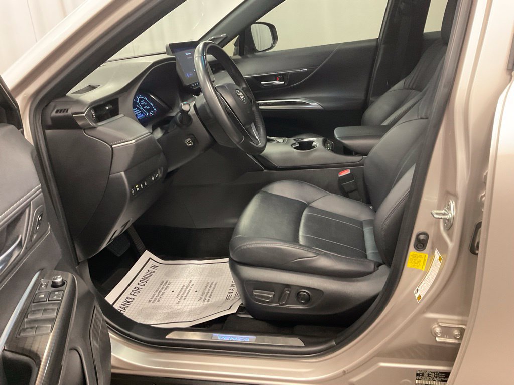 Used 2023 Toyota Venza Limited AWD/4WD image 7