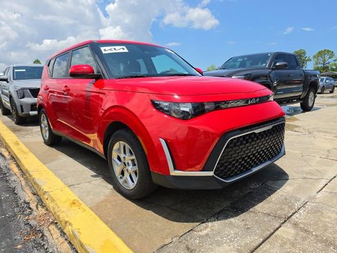 Certified 2025 Kia Soul LX w/ LX Technology Package FWD image 3