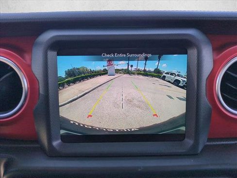 Used 2022 Jeep Wrangler Unlimited Rubicon w/ LED Lighting Group AWD/4WD image 14