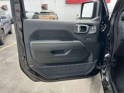 Used 2025 Jeep Wrangler Unlimited Sahara w/ Safety Group AWD/4WD image 18