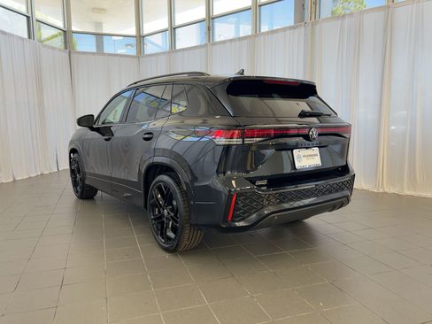 New 2026 Volkswagen Tiguan SE R-Line image 3