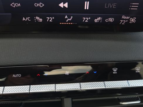 Used 2025 Buick Enclave Sport Touring w/ Power Package FWD image 34