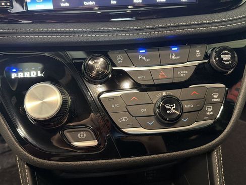New 2026 Chrysler Pacifica Limited FWD image 23
