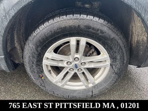 Used 2022 Ford Explorer XLT image 30