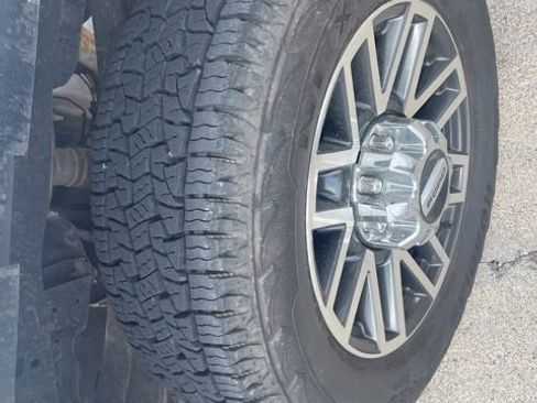 Used 2017 Ford F350 Lariat w/ Lariat Value Package AWD/4WD image 16