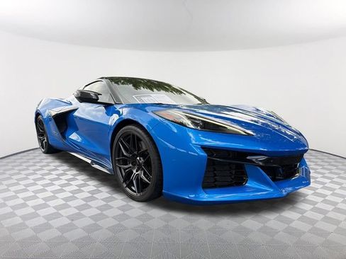 Used 2024 Chevrolet Corvette Z06 RWD image 3