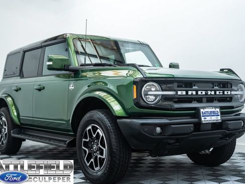 Used 2025 Ford Bronco Outer Banks AWD/4WD image 1