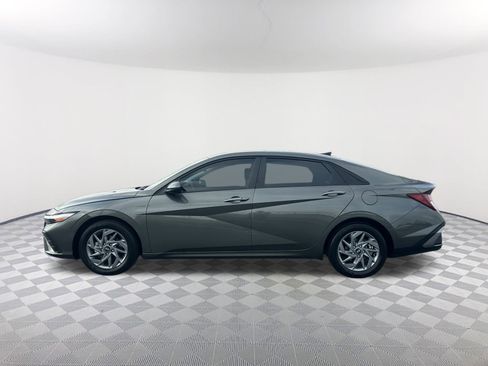 Used 2024 Hyundai Elantra SEL image 11