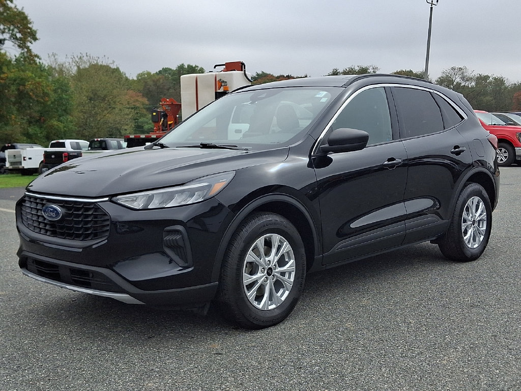 Used 2023 Ford Escape Active AWD/4WD image 3